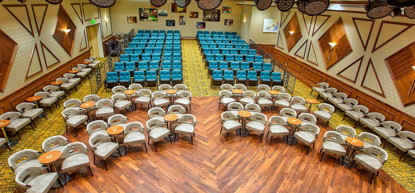 Image: The Show Lounge stage on American Duchess. (photo via American Queen Steamboat Company)