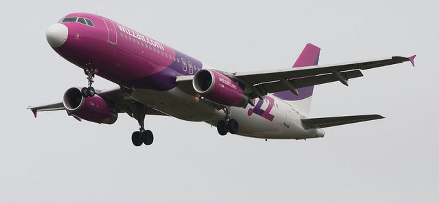 Image: PHOTO: Wizz Air Airbus A320 in flight. (photo via Flickr/Gerard van der Schaaf)