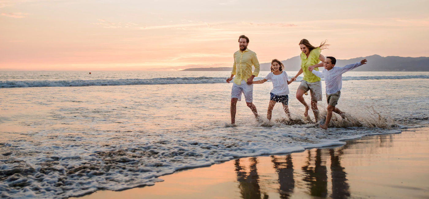 Image: PHOTO: Family fun on the beach. (photo via Velas Resorts)