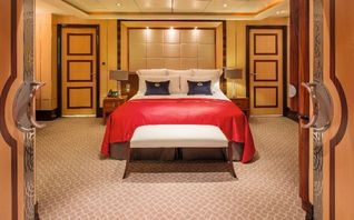 Bedroom, sleeping, Duplex Suite, Cunard, Queen Mary 2, cruise line, cabin, stateroom, interior