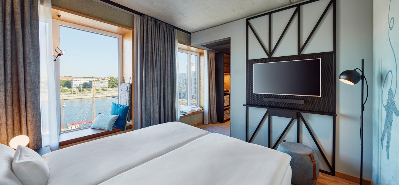 Image: King bed at the me and all hotel Kiel, Germany. (Photo Credit: Hyatt Hotels Corporation)