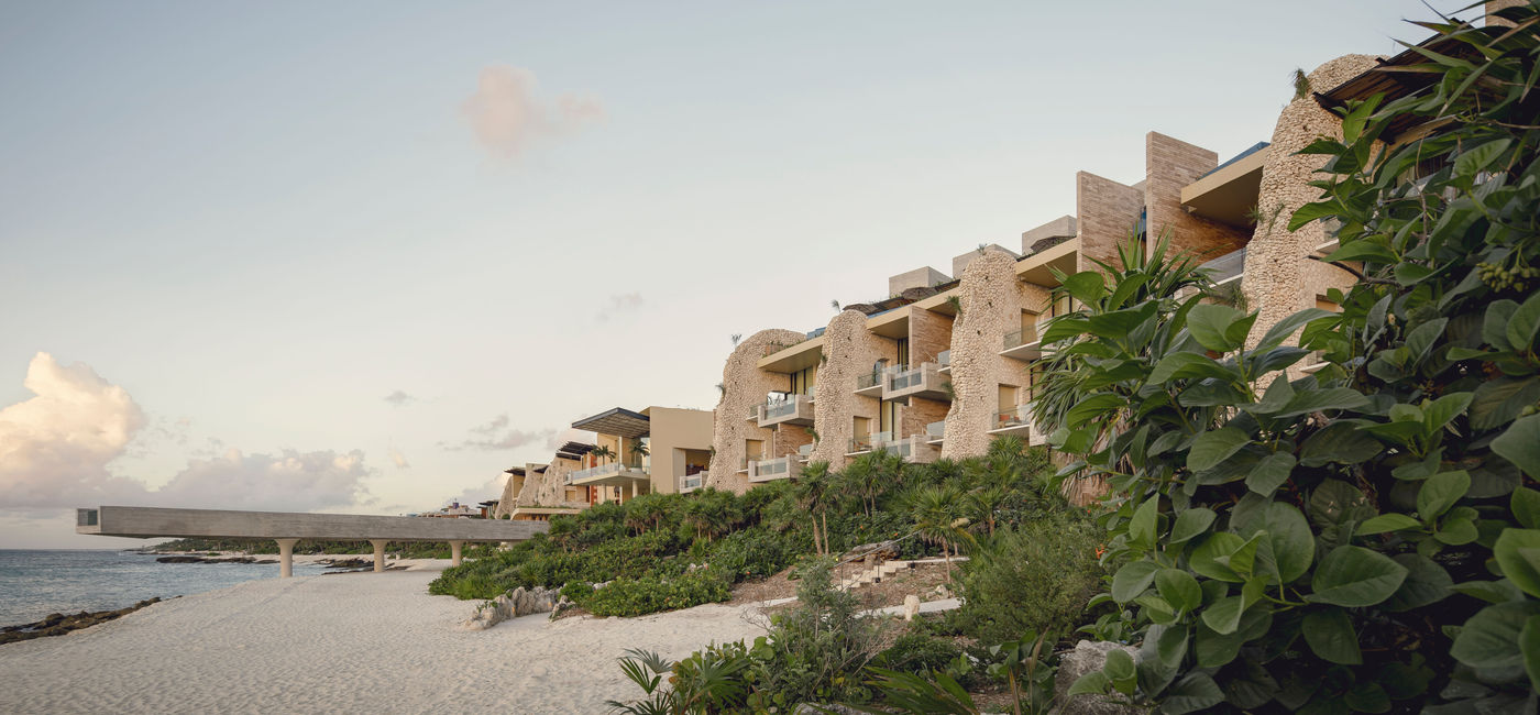 Image: Exterior of La Casa de la Playa, with a beautiful beach and a stunning infinity pool overlooking the ocean. (photo via La Casa de la Playa) ((photo via La Casa de la Playa))
