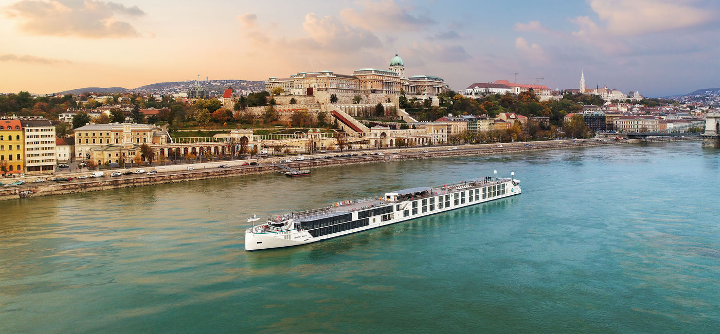 Image: The Crystal Bach. (photo via Crystal Cruises)