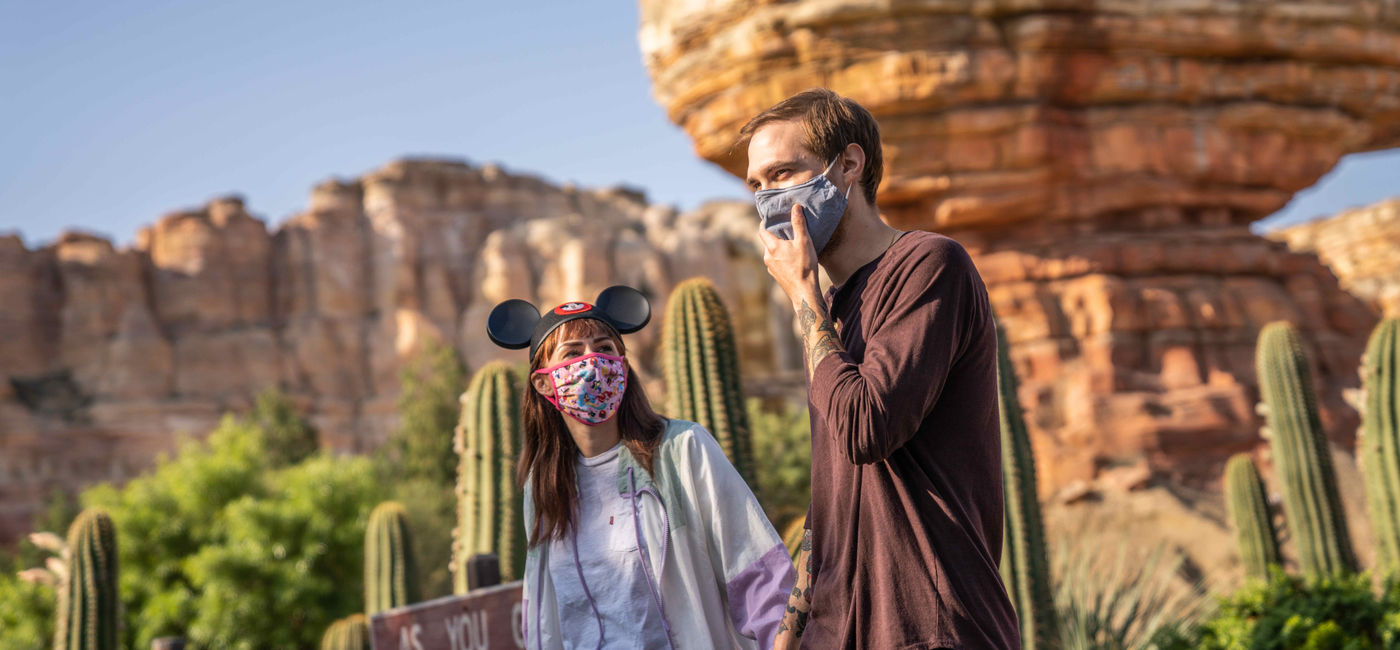 Image: Guests wearing face masks at Disneyland. (photo courtesy of Disneyland)