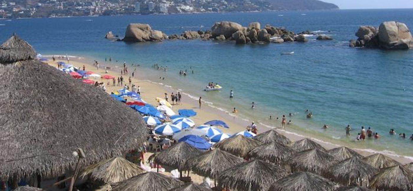 Image: PHOTO: A series of shootouts in Acapulco left 11 people dead today. (photo by Greg Custer)