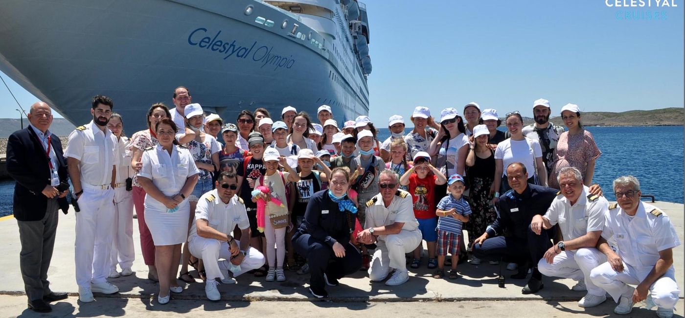 Image: Ukrainian refugees and Ark of the World volunteers with the crew of Celestyl Olympia and Celestyl Cruises executives. (photo courtesy of Celestyl Cruises)