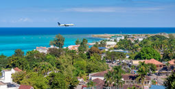 Plane landing in Montego Bay, Jamaica 