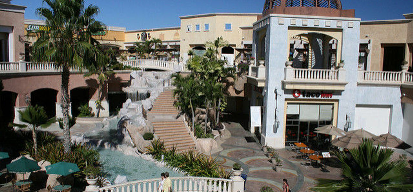 Image: PHOTO: Puerto Paraiso Mall, Los Cabos. (photo via Flickr/Lana)