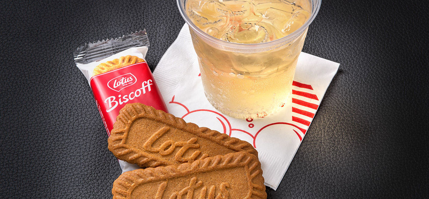 Image: American Airlines' food and beverage service. (photo via American Airlines Media)