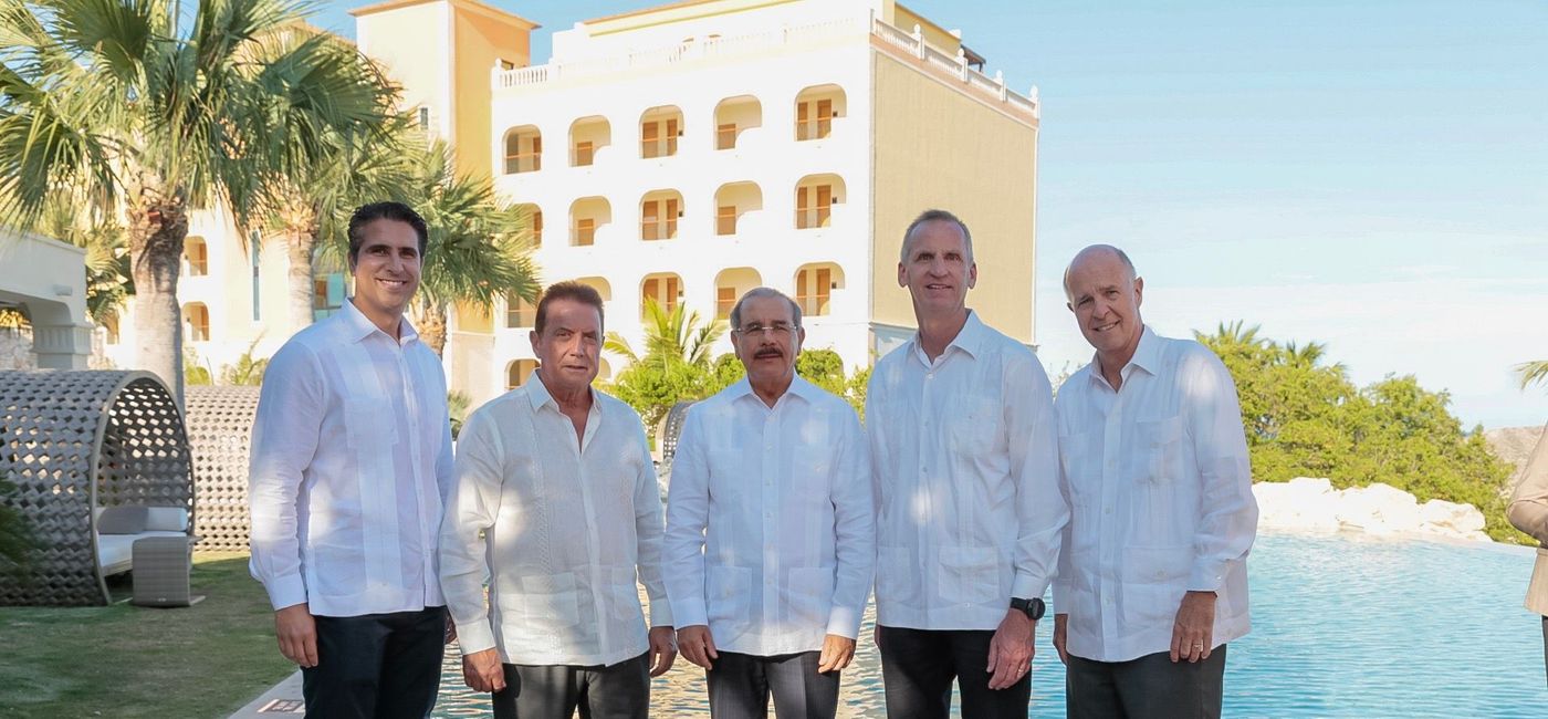 Image: PHOTO: Fernando Mulet, Francisco Martínez, Danilo Medina, Bruce Wardinski and Alexander Stadlin attend the Sanctuary Cap Cana reopening event. (photo via Playa Hotels & Resorts)