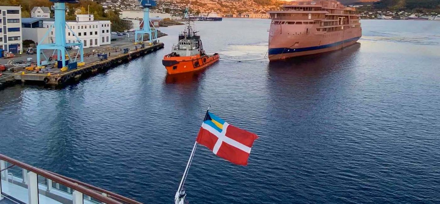 Image: PHOTO: The National Geographic Resolution arrives in Norway. (photo via Lindblad Expeditions)