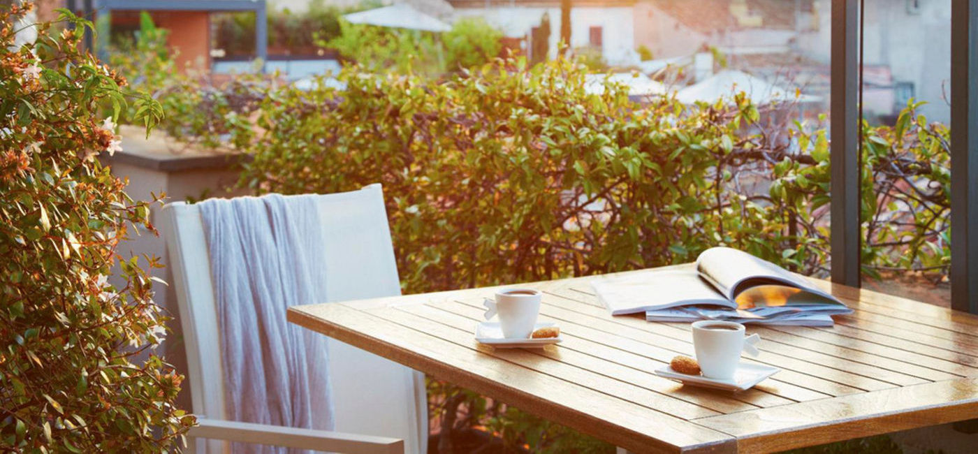 Image: PHOTO: Hotel Indigo Rome - St. George - Roof Terrace Bar. (Photo via IHG)