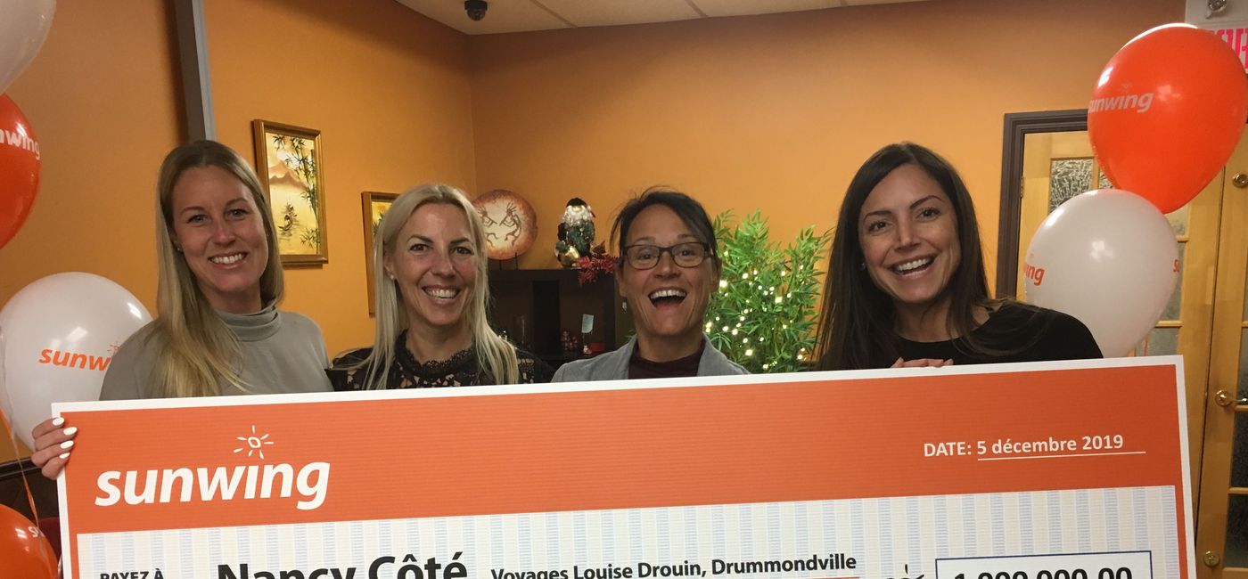 Image: (from left to right): Stéphanie Métivier, Business Development Manager, Lyne Chayer, General Manager of Sunwing Quebec, contest winner Nancy Côté from Voyage Louise Drouin and Marisa Poggioni, Groups Sales Manager, Quebec. (Photo: Sunwing)