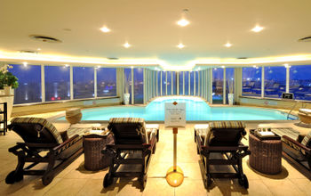 The swimming pool at Intercontinental Johannesburg Airport