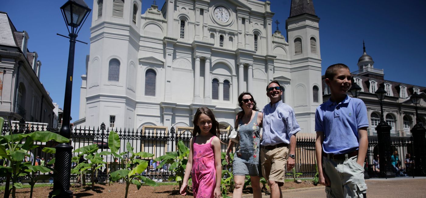 Image: PHOTO: A family enjoying the sights of New Orleans. (photo courtesy of New Orleans CVB) 