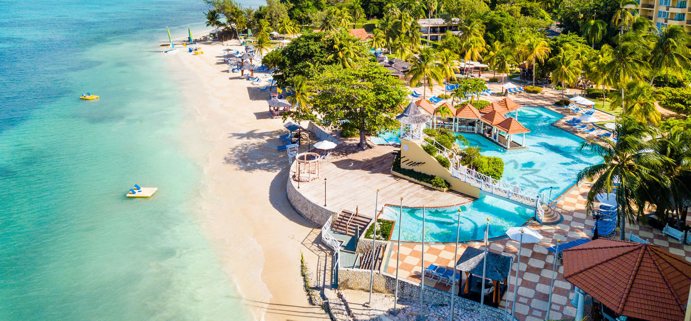Image: PHOTO: Aerial View of Jewel Dunn’s River All-Inclusive Adult Beach Resort & Spa. (photo via Playa Hotels & Resorts)