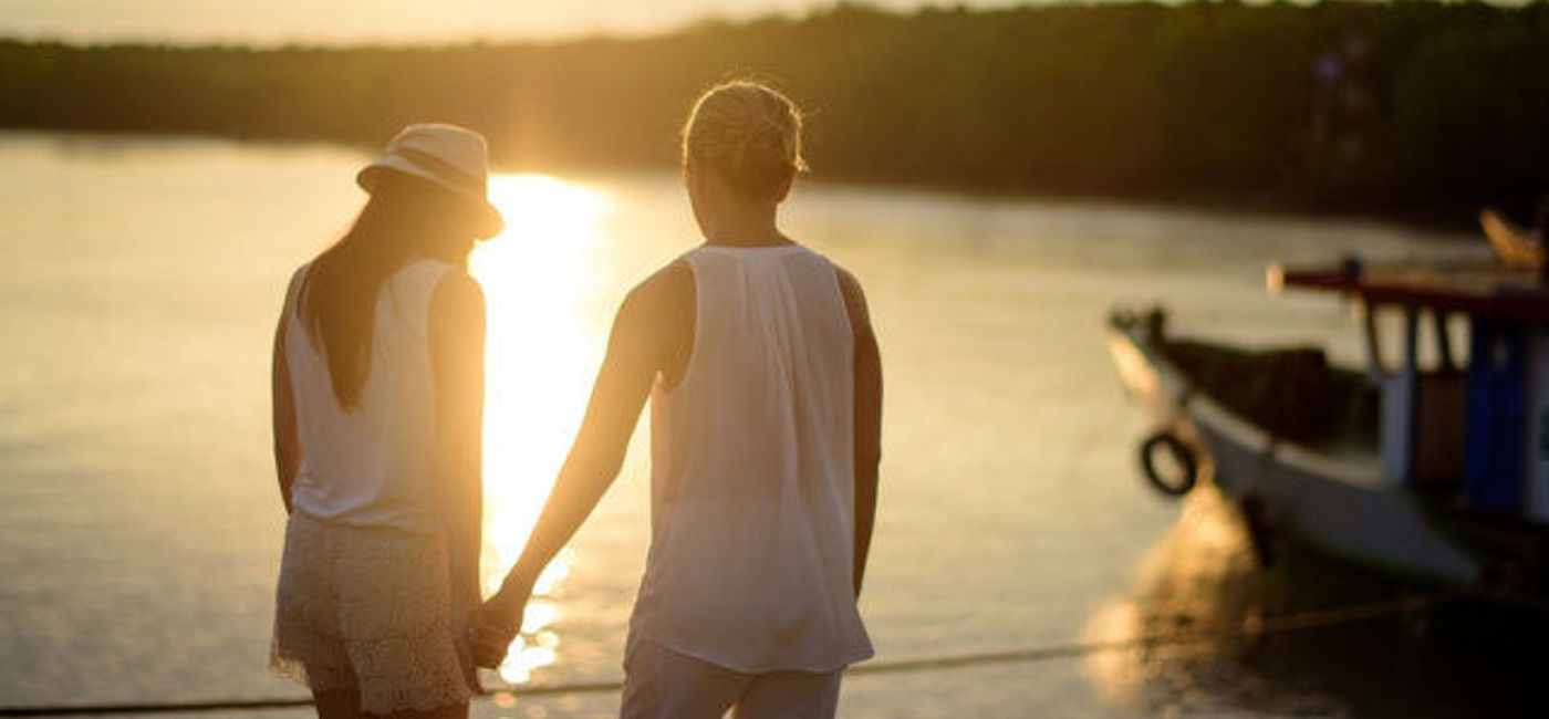 Image: PHOTO: Is a surprise proposal in the offing for this sunlit couple?  (photo via Pixabay)