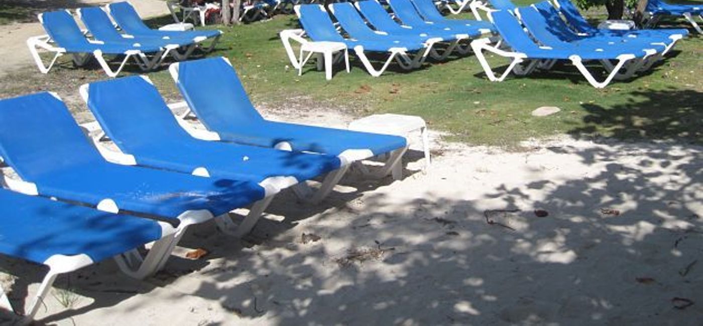 Image: PHOTO: Rows of lounge chairs in a tropical locale. (photo by Gary Crow)