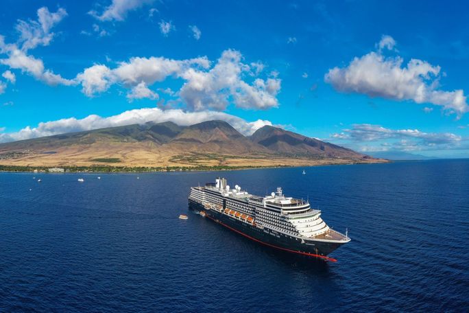 Das Noordam-Schiff von Holland America in Lahaina, Hawaii. Noordam, Holland America Line, Lahaina, Kreuzfahrten nach Hawaii, Hawaii Cruises