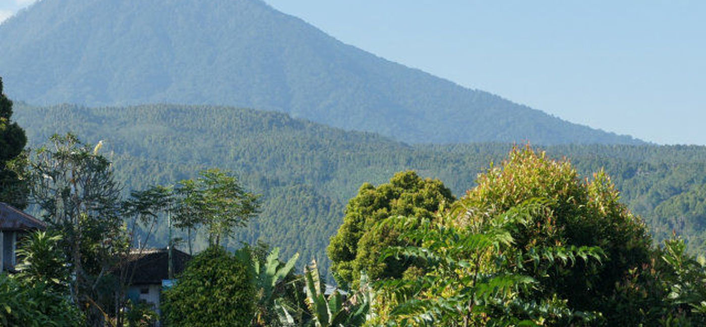 Image: PHOTO: Mount Agung in Bali, Indonesia (photo via Pixabay)