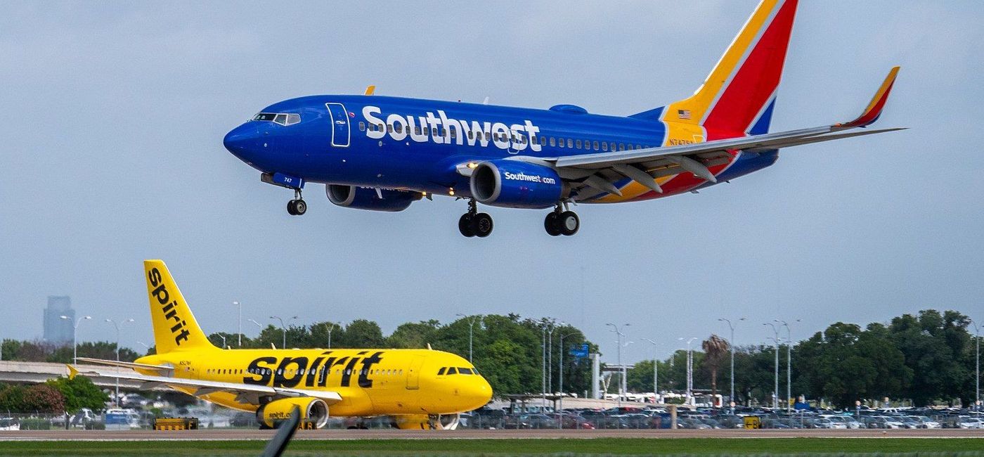 Image: Southwest Airlines flight arriving at Austin–Bergstrom International Airport, Texas. (photo via Wikimedia Commons/Brett Spangler)