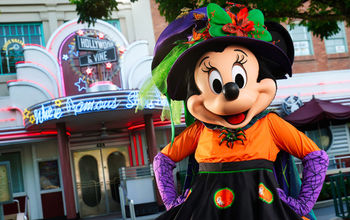 Minnie outside Hollywood & Vine