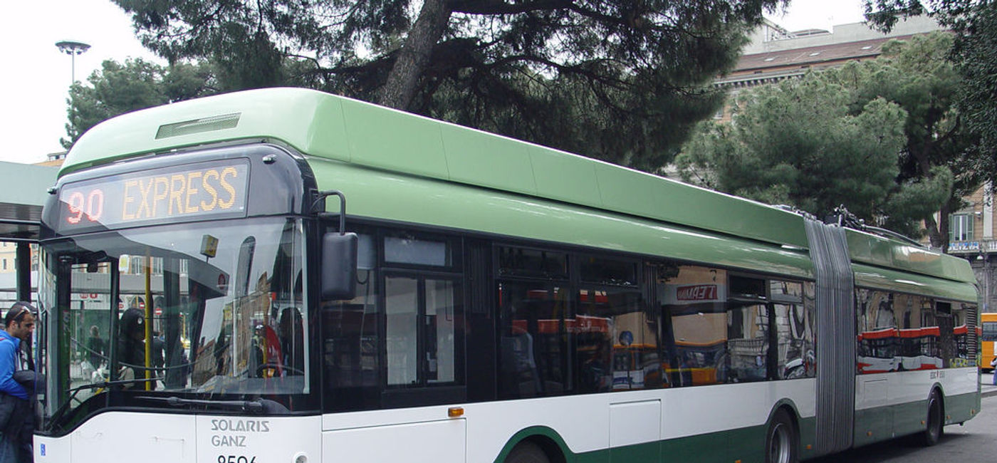 Image: PHOTO: A bus in Rome, Italy. (photo via Flickr/Carlo Leonardini)