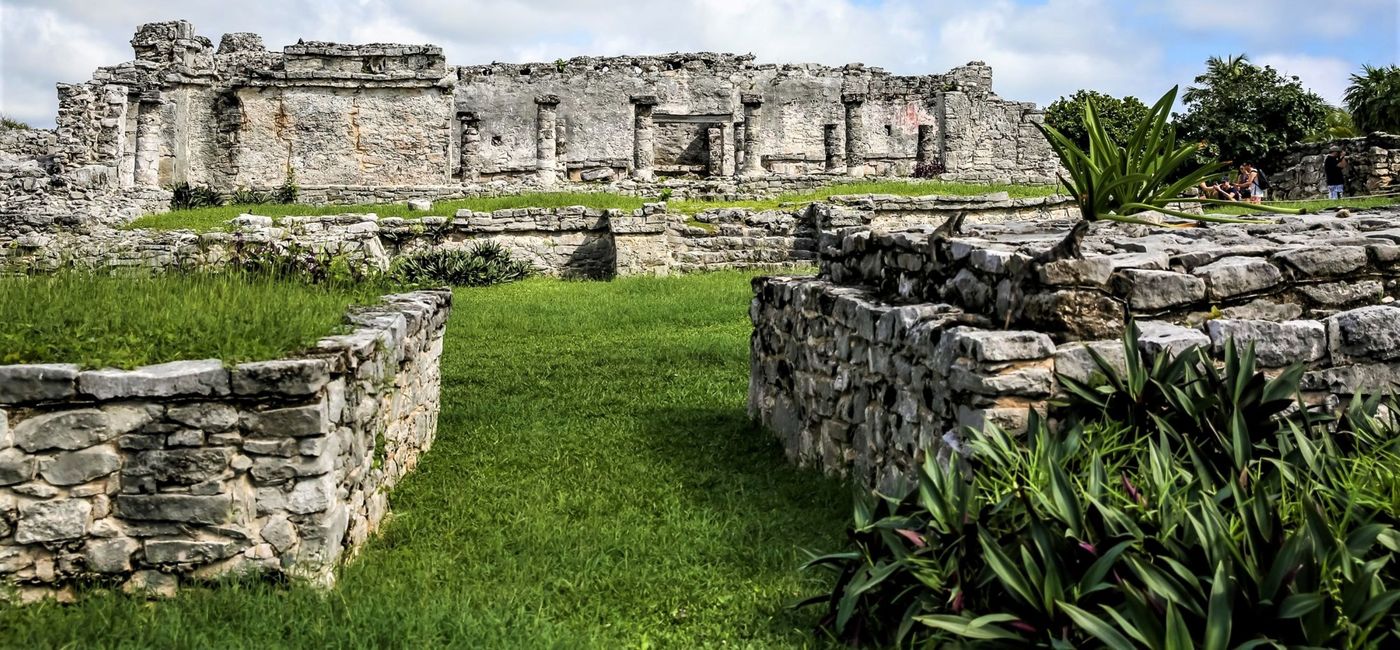 Image: Ruins of the Great Palace of Tulum. (Photo via Noreen Kompanik)