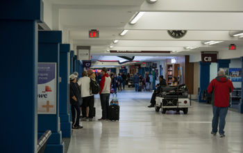 airport, Cleveland, concourse 
