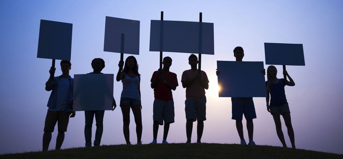 Image: PHOTO: Workers walk out in Washington's Dulles Airport. (photo courtesy of Thinkstock)