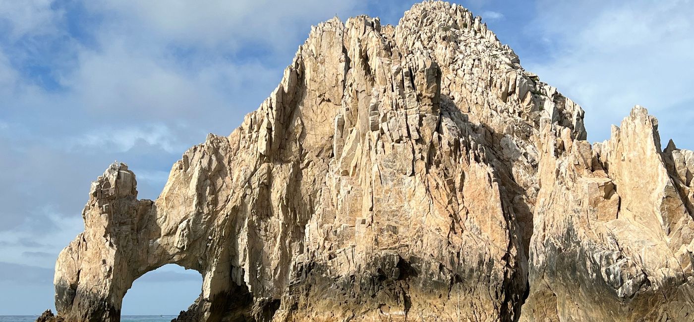 Image: Sailing in Los Cabos (Photo via LatinFlyer.com)