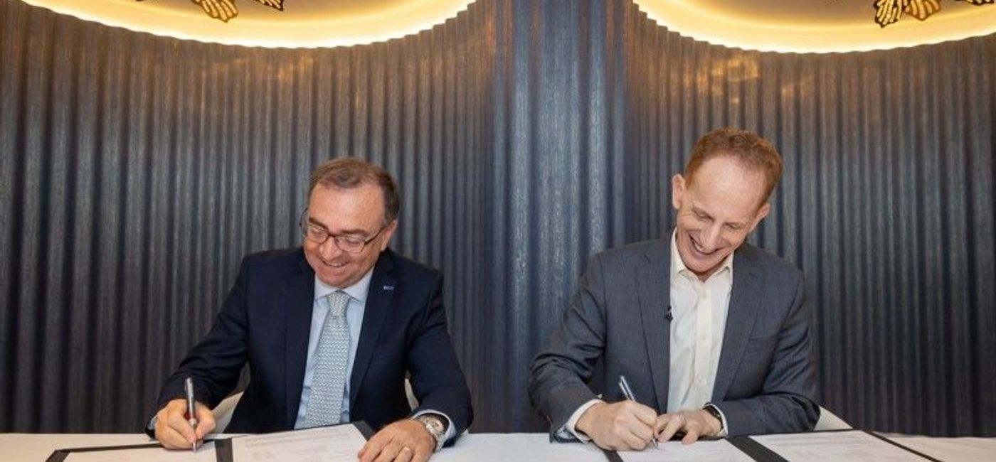 Image: Luigi Matarazzo, General Manager Merchant Ships Division, Fincantieri and Harry Sommer, President and CEO, NCL. (Norwegian Cruise Line)