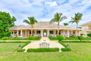 Turtle Beach, Georgetown, Cayman Islands by Rental Escapes