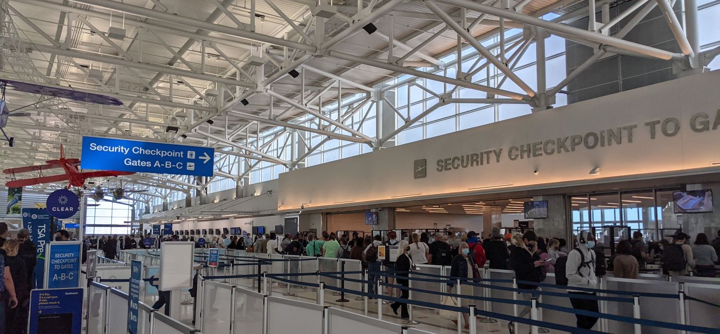 Image: Fort Lauderdale airport security line (Photo via Eric Bowman)