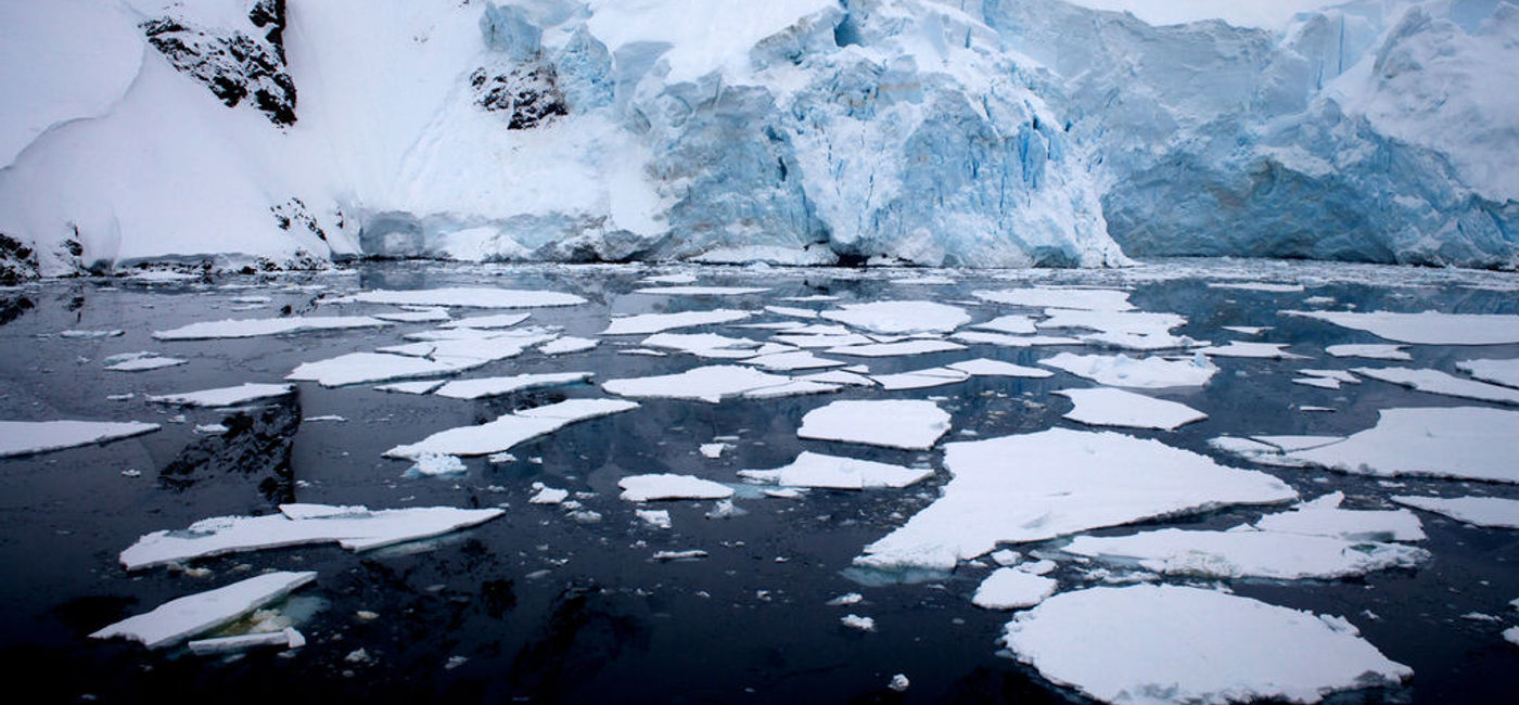 Image: PHOTO: Scenery from the bottom of the world courtesy of Hurtigruten. (photo courtesy of Hurtigruten/Simon Bottomley) (Hurtigruten)