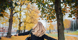 Woman, traveler, autumn, fall, leaves, trees, forests, woodlands, colors, The Nordics, Helsinki, Finland