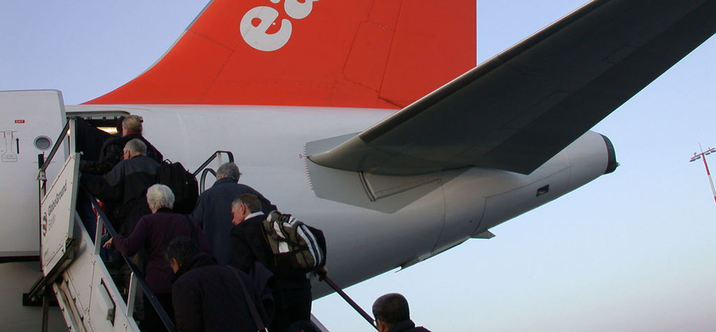 Image: PHOTO: Passengers loading onto an EasyJet plane. (photo via Flickr/Thomas Angermann) 