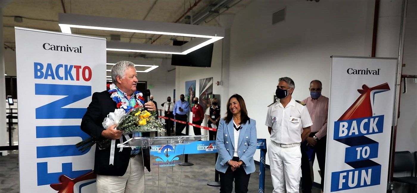 Image: Officials from Carnival Cruise Lines and Galveston, Texas, celebrate the resumption of cruising from U.S. ports. (photo via Carnival Cruise Line) (Carnival Cruise Lines)