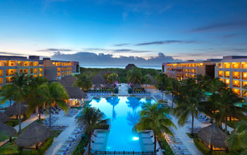 Paradisus La Perla Playa del Carmen resort pool.