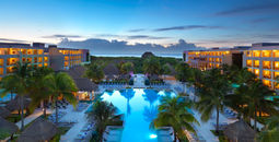Paradisus La Perla Playa del Carmen resort pool.