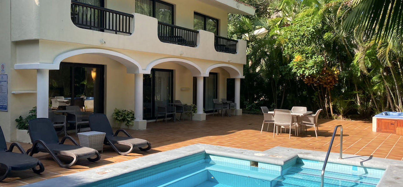 Image: Private pool and hot tub area of a Hacienda at Sandos PlayaCar (Photo Credit: Marsha Mowers)