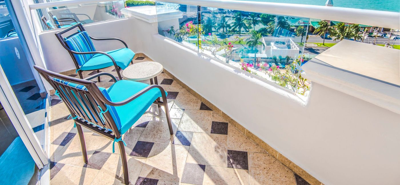 Image: Room view at the new Wyndham Alltra Cancun. (photo via Playa Hotels & Resorts)