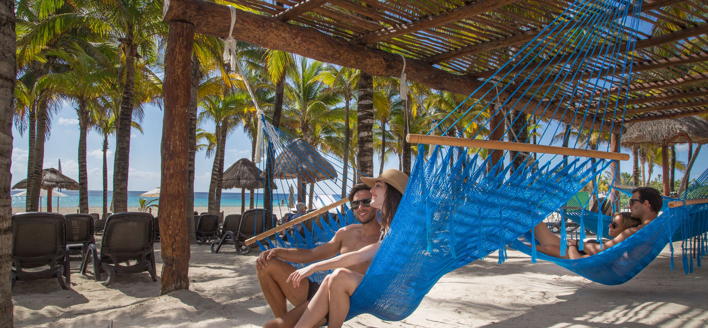 Image: Beach area at Sandos Playacar Select Club (Photo Credit: Sandos Hotels & Resorts)