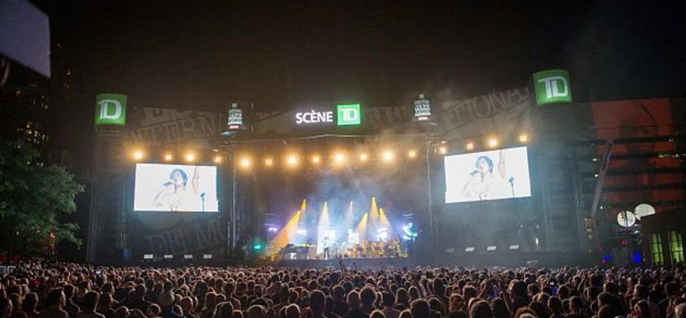 Image: PHOTO: Jamie Cullum playing the Montreal Jazz Festival. (photo by Benoit Rousseau/Montreal Jazz Festival)