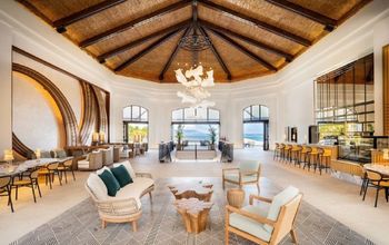 Hilton Hotel Tahiti lobby