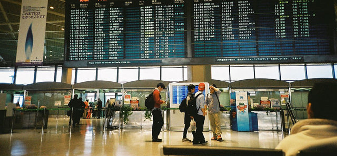 Image: PHOTO: Narita Airport now has some technologically advanced workers. (Photo via Flickr/i nao)