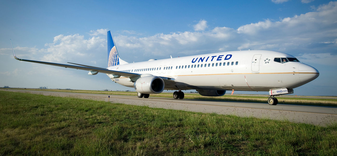 Image: United Airlines Boeing 737 on runway . (photo via United Airlines Media)