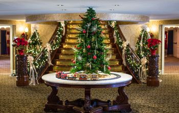 American Queen's holiday decorations