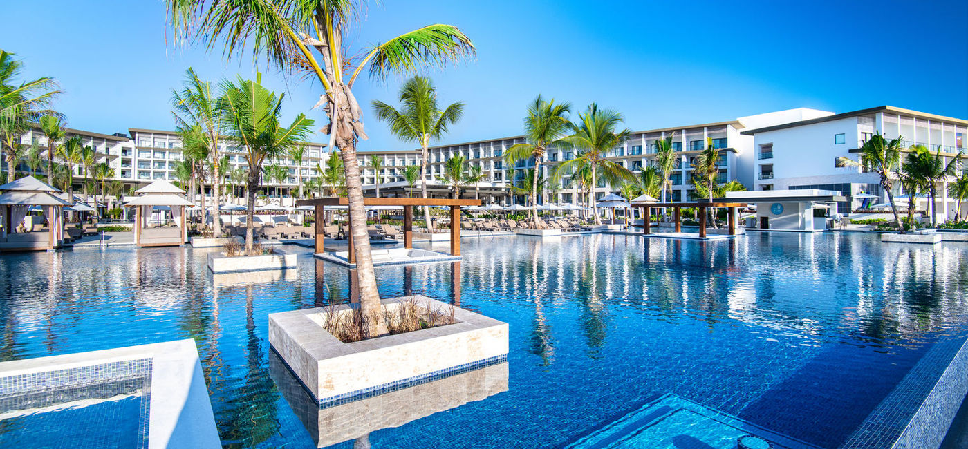 Image: PHOTO: The main pool at Hyatt Zilara Cap Cana. (photo via Playa Hotels & Resorts)