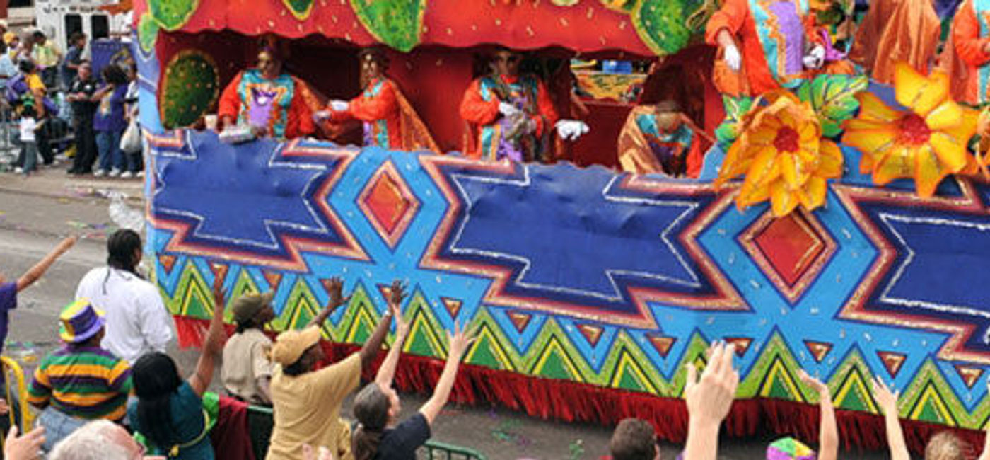 Image: PHOTO: Get those beads! (Courtesy New Orleans Convention & Visitors Bureau)  (New Orleans CVB)